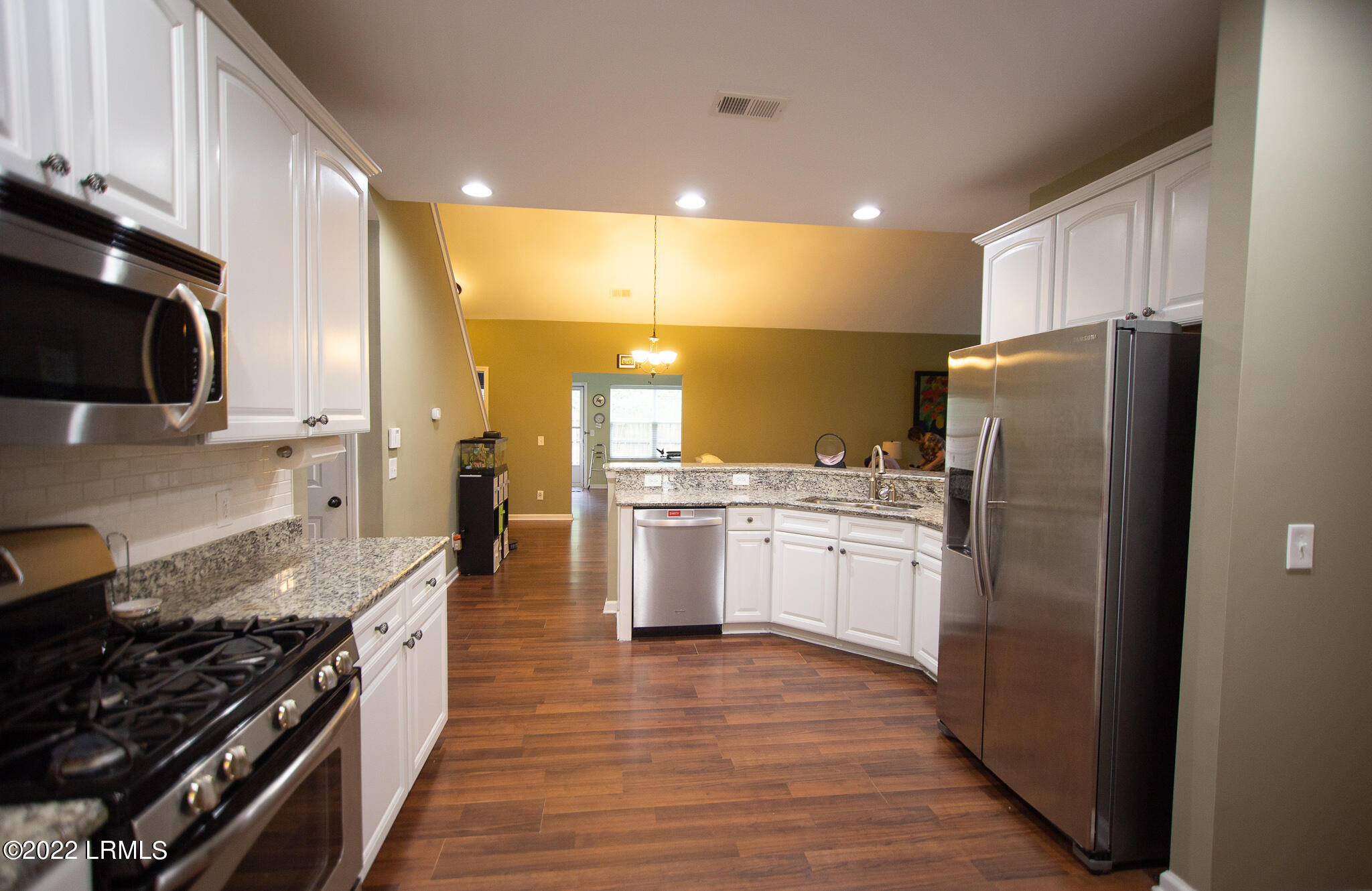 128 Glory Road Beaufort, SC 29906 - Photo 16 of 44 Kitchen Pic 3