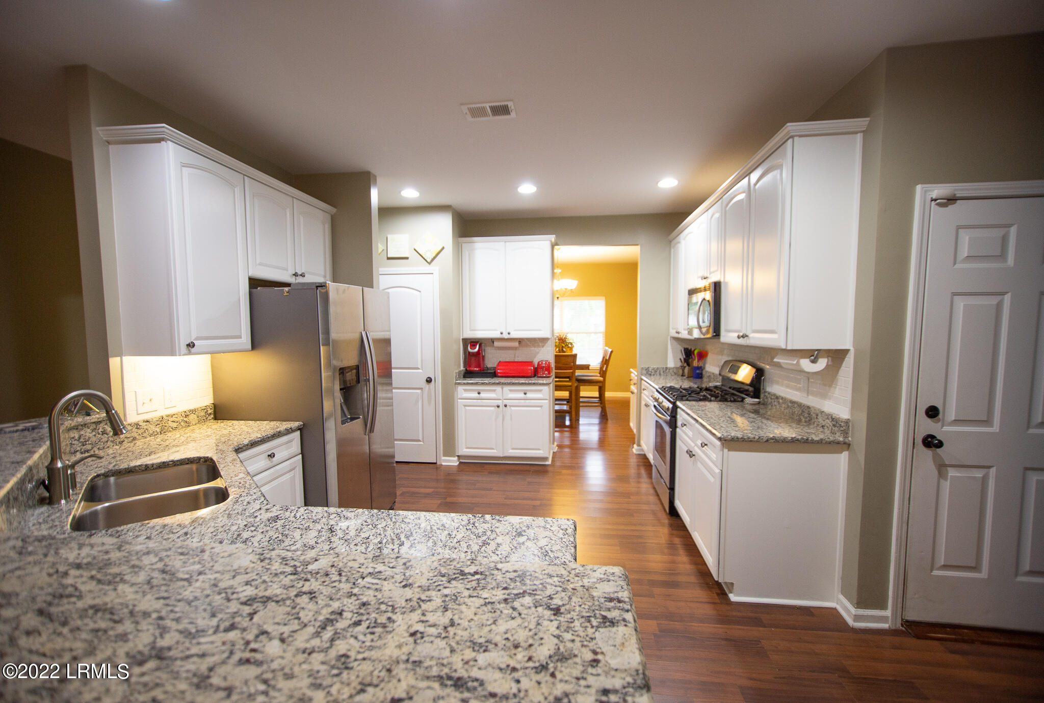 128 Glory Road Beaufort, SC 29906 - Photo 17 of 44 Kitchen Pic 4