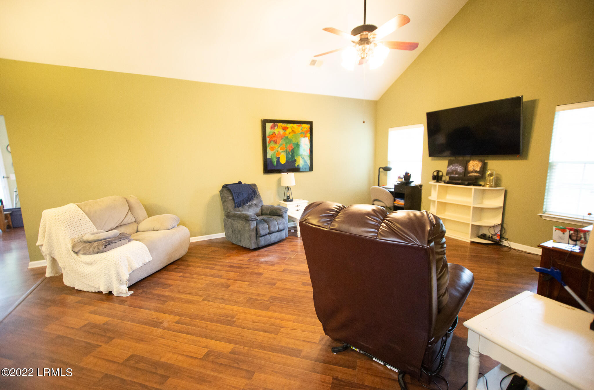 128 Glory Road Beaufort, SC 29906 - Photo 20 of 44 Livingroom Pic2