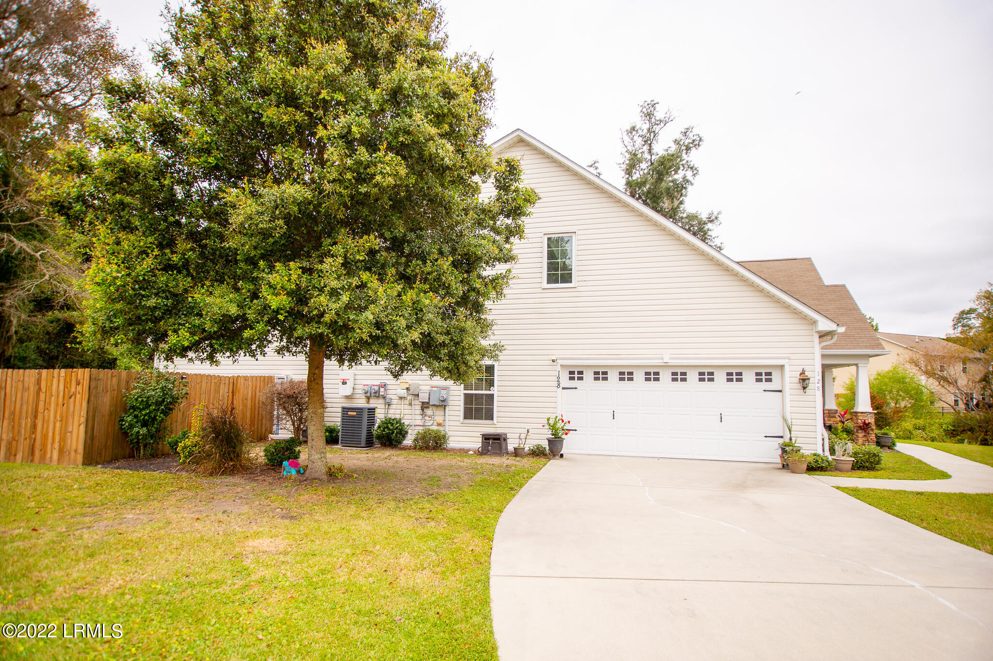 128 Glory Road Beaufort, SC 29906 - Photo 6 of 44 Garage side entry