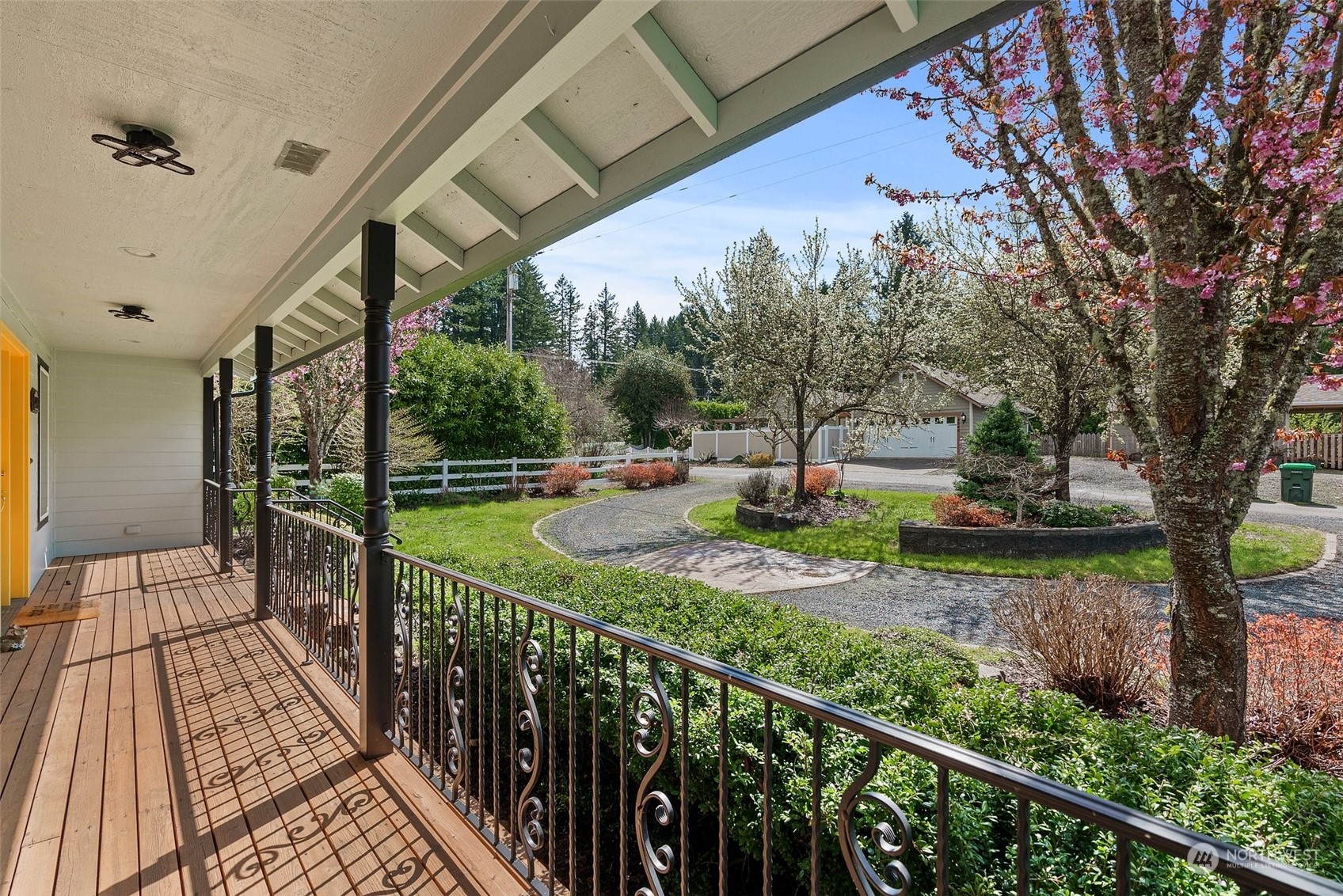 4105 Cooper Point Road Northwest Olympia, WA 98502 - Photo 9 of 40 Gallery Image 9
