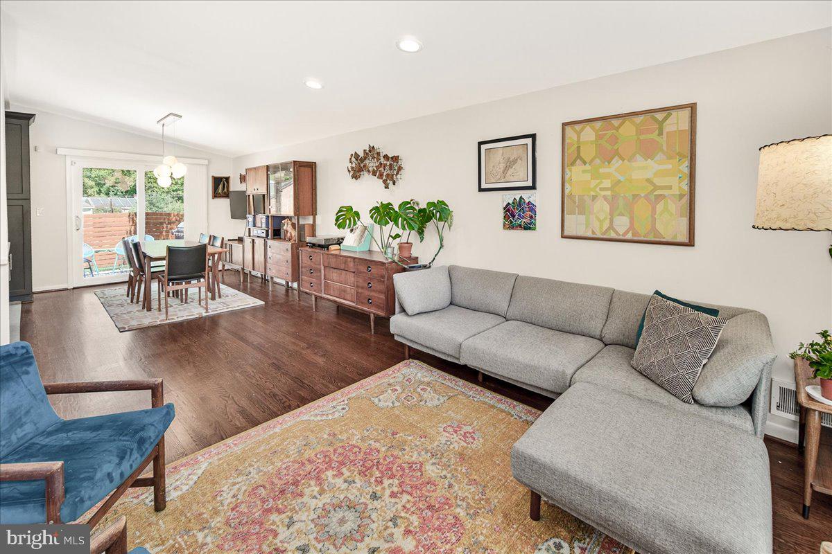 707 Hyde Road Silver Spring, MD 20902 - Photo 23 of 68