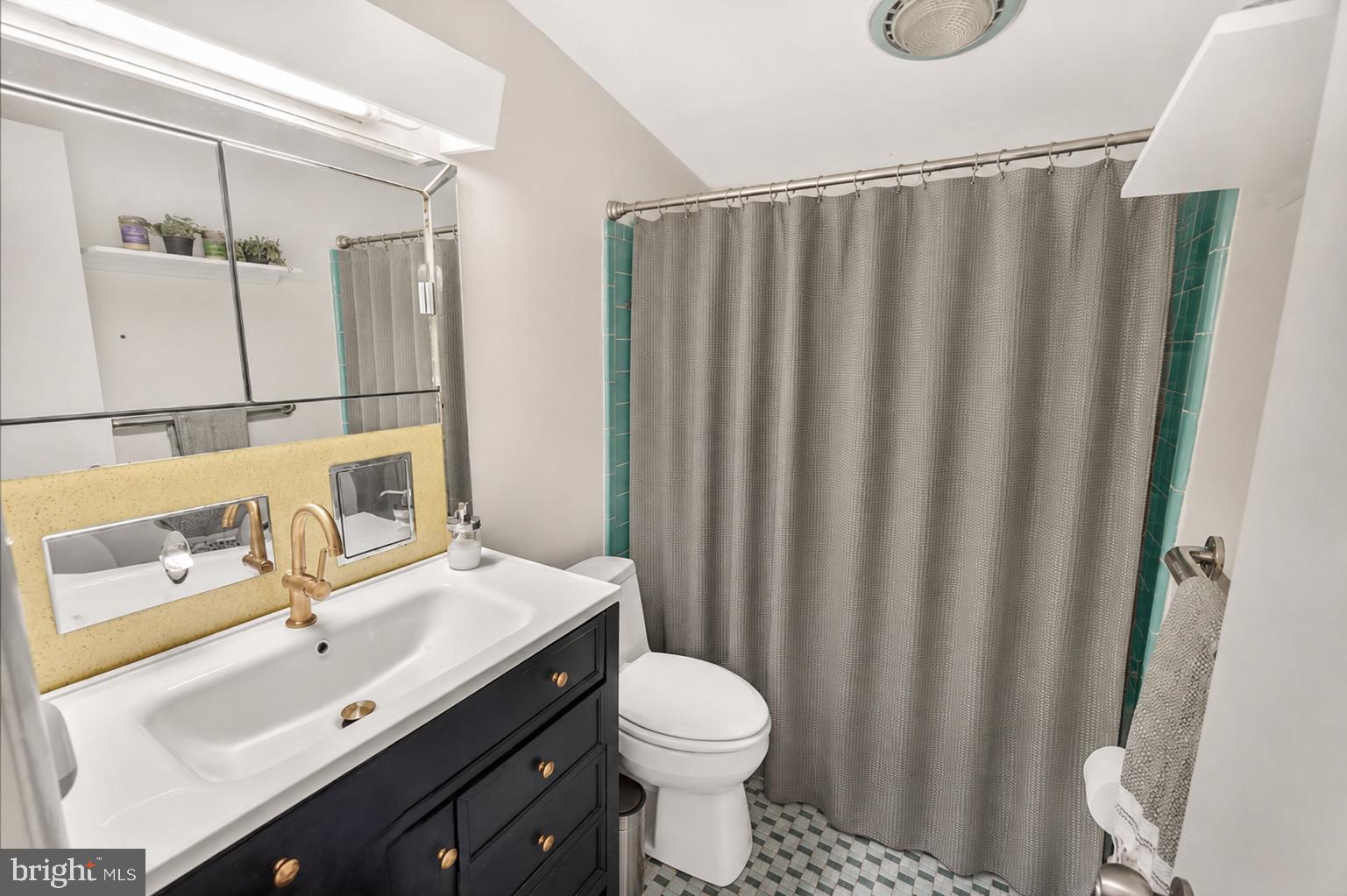 707 Hyde Road Silver Spring, MD 20902 - Photo 29 of 68 upstairs hall bath