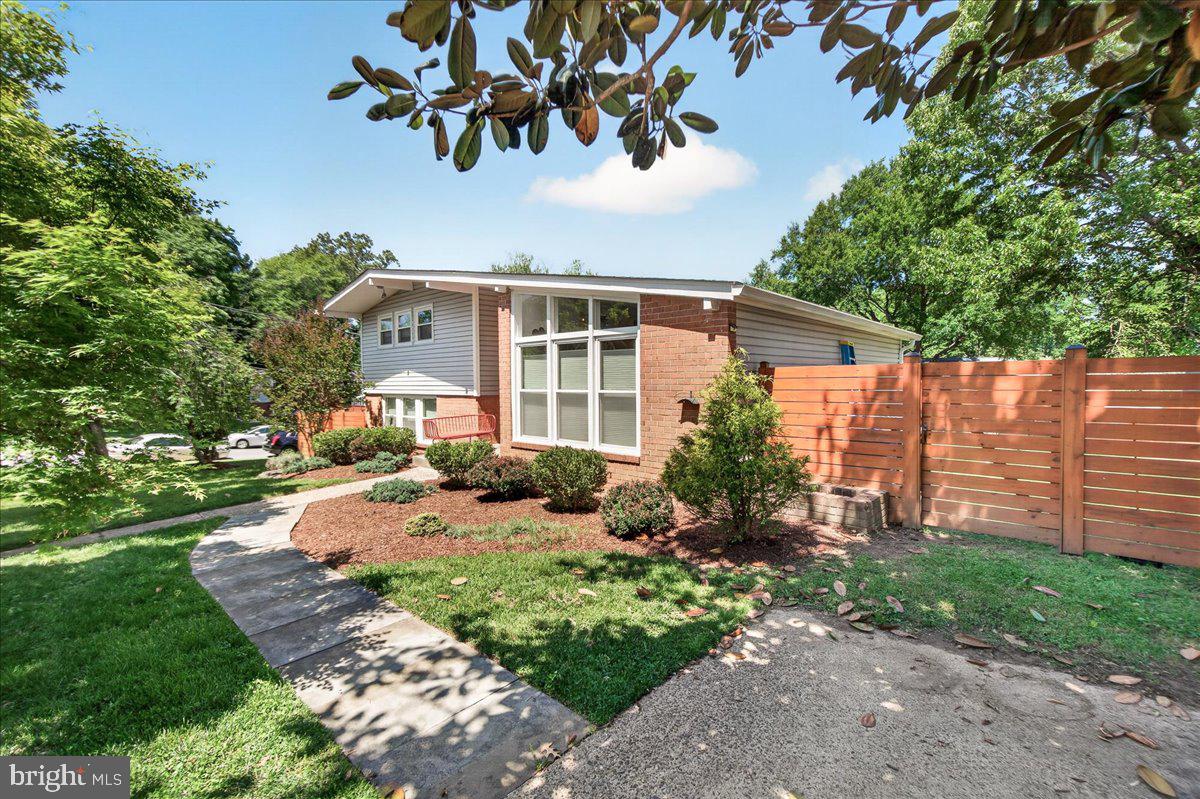707 Hyde Road Silver Spring, MD 20902 - Photo 3 of 68