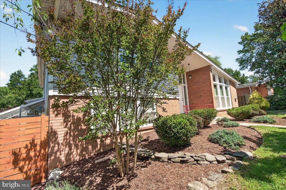 707 Hyde Road Silver Spring, MD 20902 - Photo 4 of 68