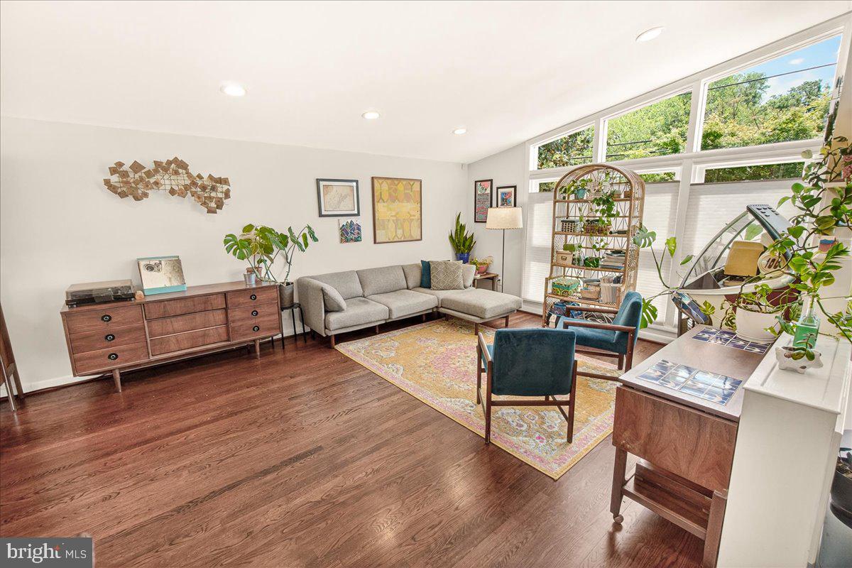 707 Hyde Road Silver Spring, MD 20902 - Photo 9 of 68
