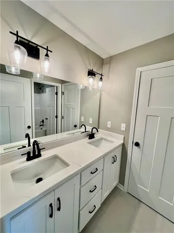 $580,400 | 1972 Longview Drive, Liberty, MO 64068