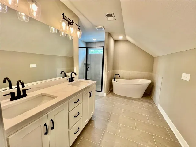 $580,400 | 1972 Longview Drive, Liberty, MO 64068