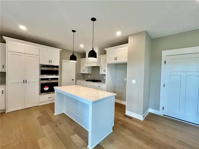 $580,400 | 1972 Longview Drive, Liberty, MO 64068