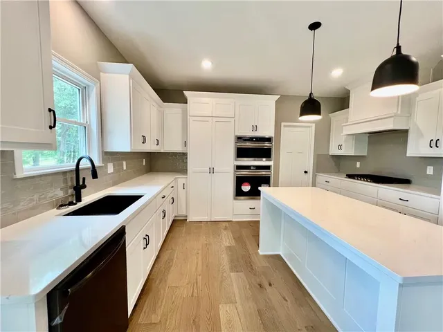 $580,400 | 1972 Longview Drive, Liberty, MO 64068