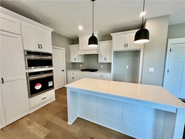 $580,400 | 1972 Longview Drive, Liberty, MO 64068