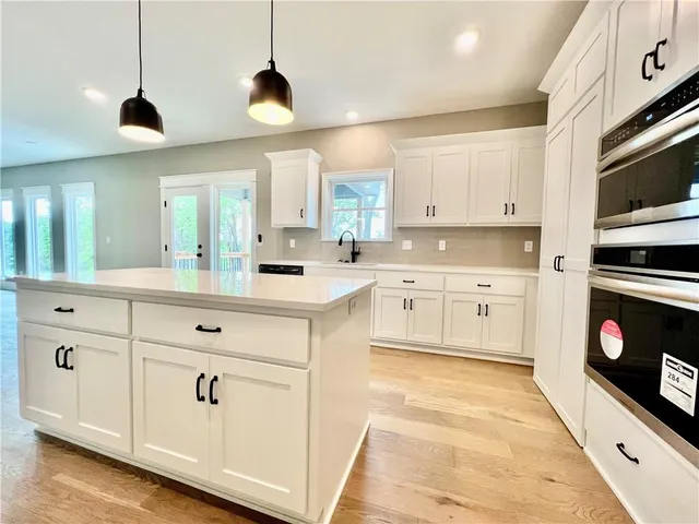 $580,400 | 1972 Longview Drive, Liberty, MO 64068