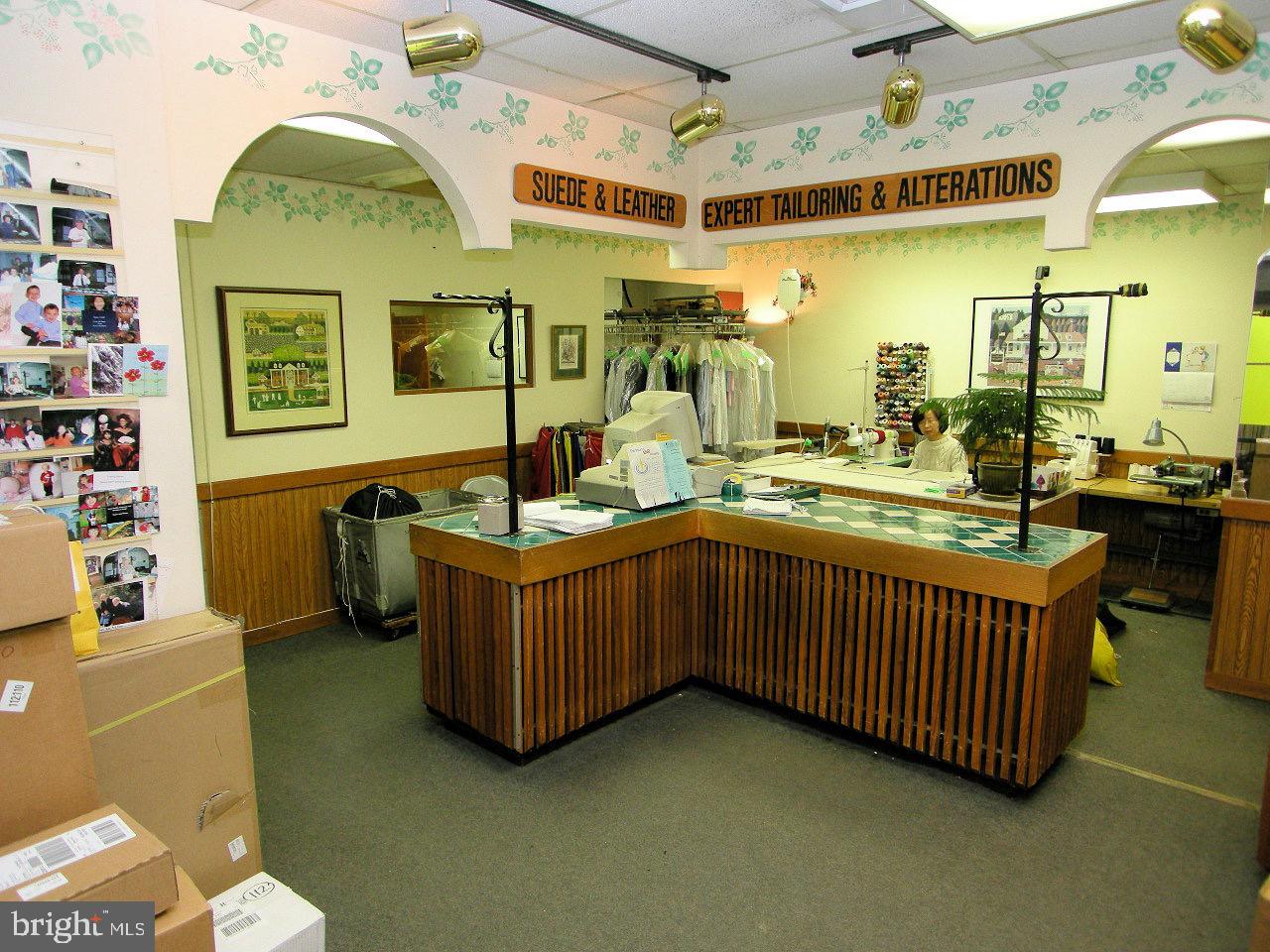5225 Pooks Hill Road, Unit 1824N Bethesda, MD 20814 - Photo 18 of 21 Dry Cleaner