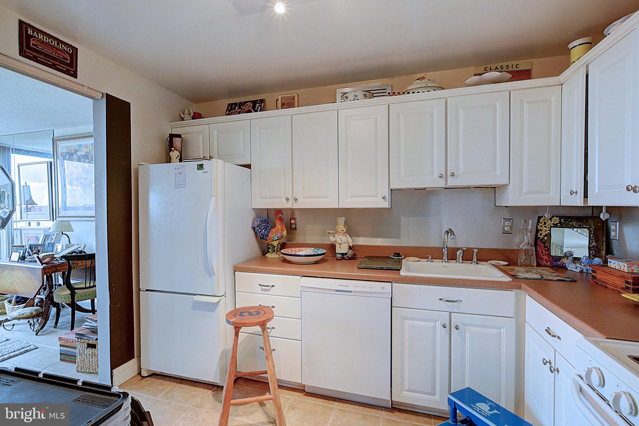 5225 Pooks Hill Road, Unit 1824N Bethesda, MD 20814 - Photo 6 of 21 Kitchen