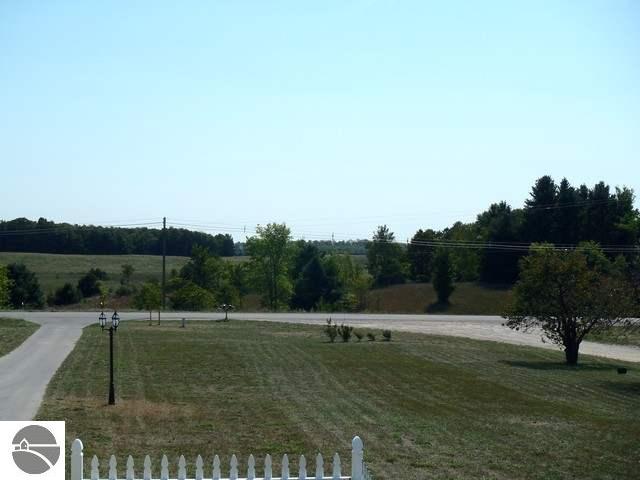 642 West Potter Road Traverse City, MI 49696 - Photo 4 of 24 1739198-3.JPG