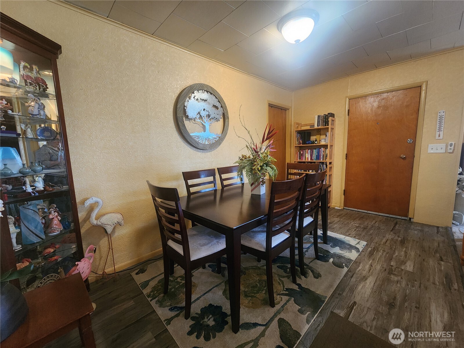 117 J Street Cosmopolis, WA 98537 - Photo 12 of 33 a view of a dining room with furniture and wooden floor