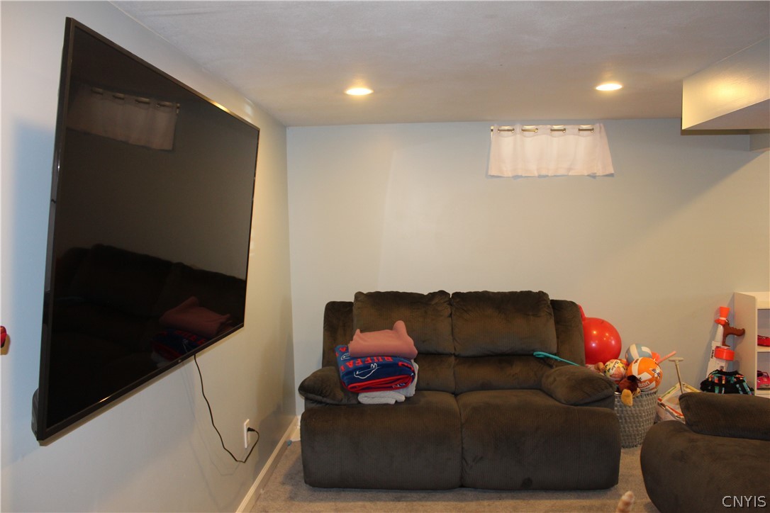 4195 Burningtree Road Clay, NY 13090 - Photo 20 of 28 Family Room