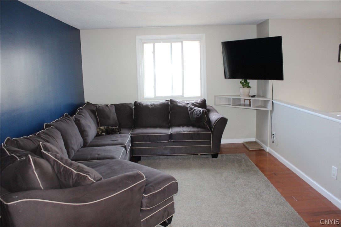 4195 Burningtree Road Clay, NY 13090 - Photo 2 of 28 Living Room