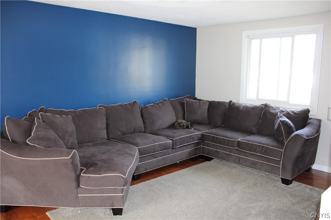 4195 Burningtree Road Clay, NY 13090 - Photo 3 of 28 Living Room