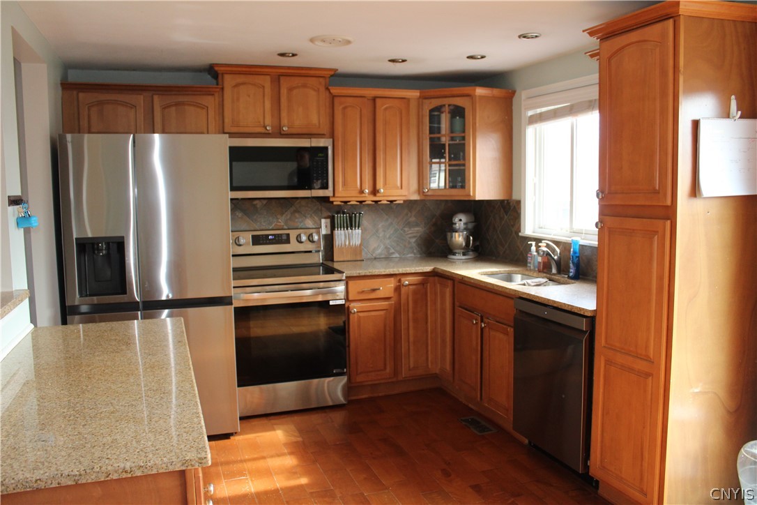 4195 Burningtree Road Clay, NY 13090 - Photo 6 of 28 Updated Kitchen, new appliances