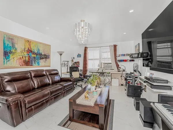 $225,000 | 2866 Marion Avenue, Unit 6J | Bedford Park