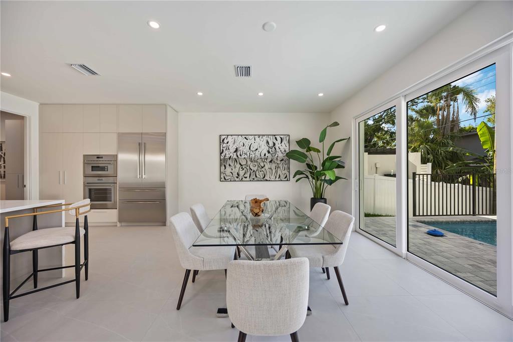 2590 Floyd Street Sarasota, FL 34239 - Photo 11 of 73