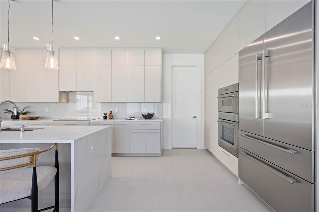 2590 Floyd Street Sarasota, FL 34239 - Photo 15 of 73