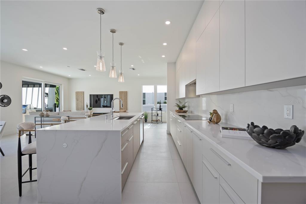 2590 Floyd Street Sarasota, FL 34239 - Photo 18 of 73