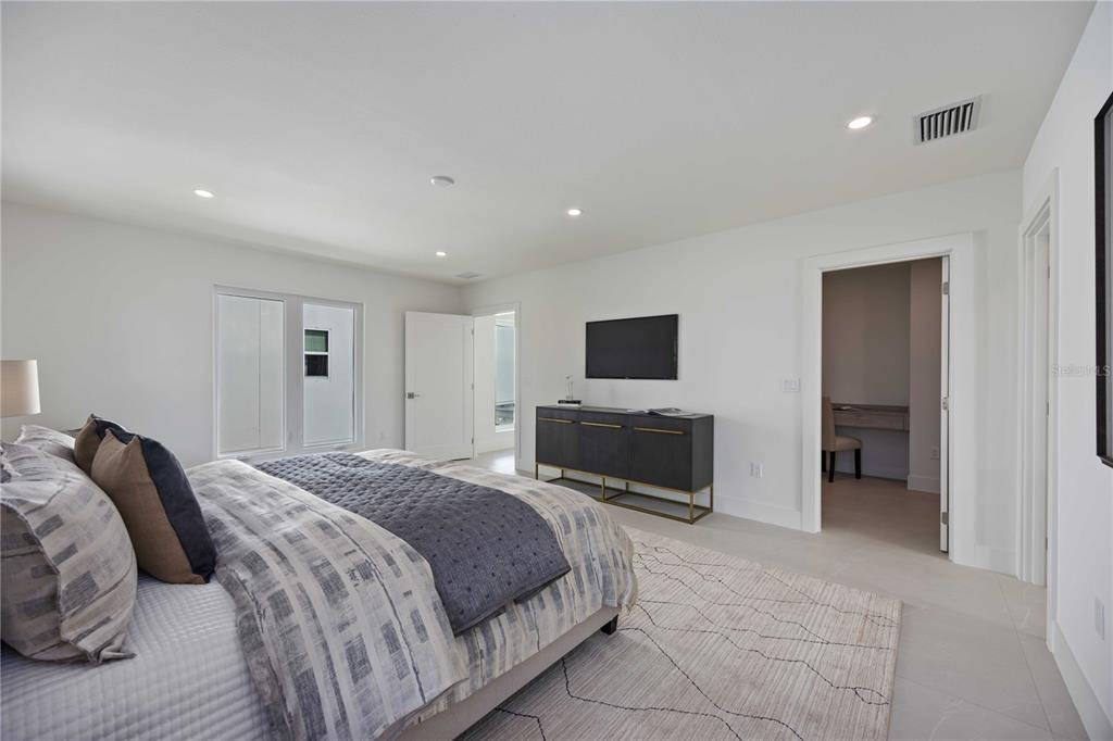 2590 Floyd Street Sarasota, FL 34239 - Photo 34 of 73