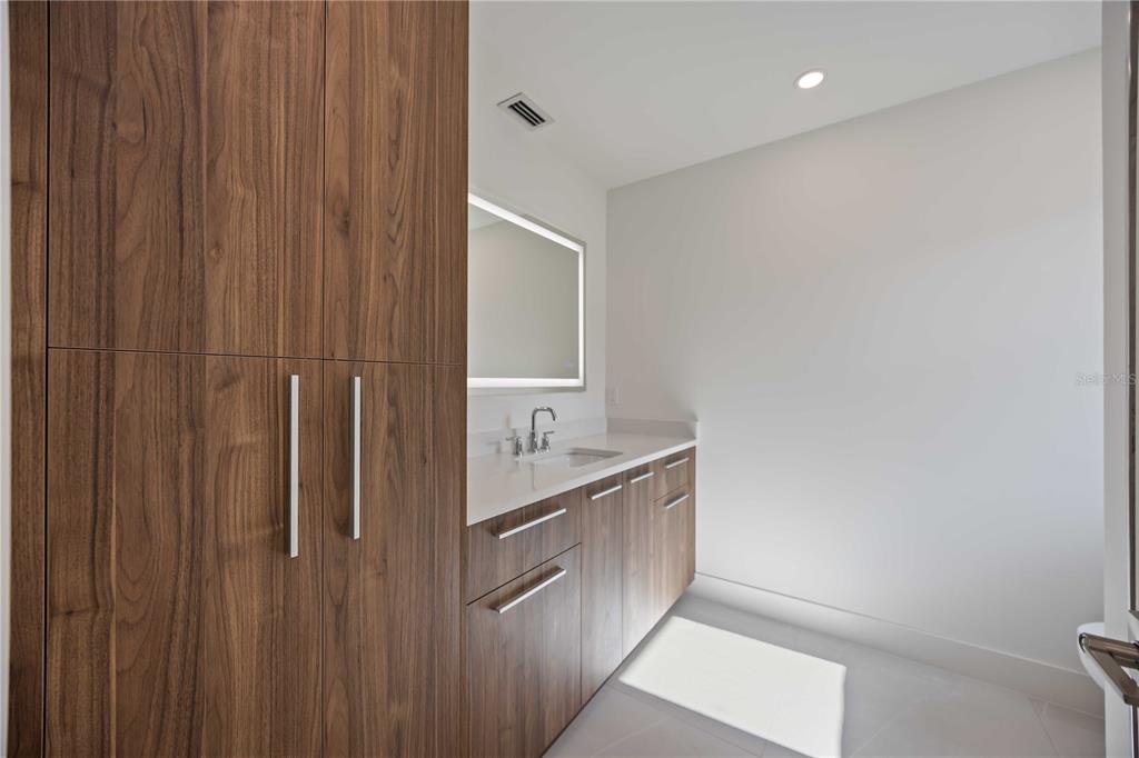 2590 Floyd Street Sarasota, FL 34239 - Photo 45 of 73