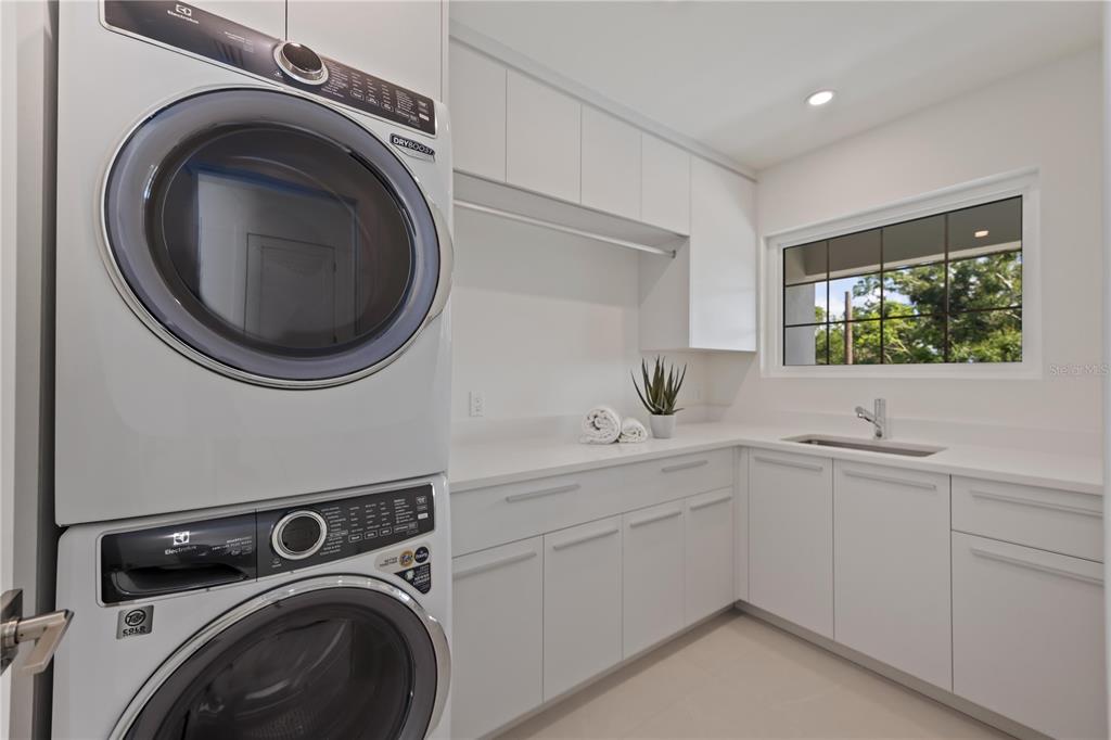 2590 Floyd Street Sarasota, FL 34239 - Photo 56 of 73