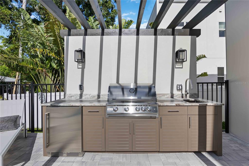 2590 Floyd Street Sarasota, FL 34239 - Photo 70 of 73