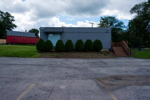 a view of a house with a yard and garage