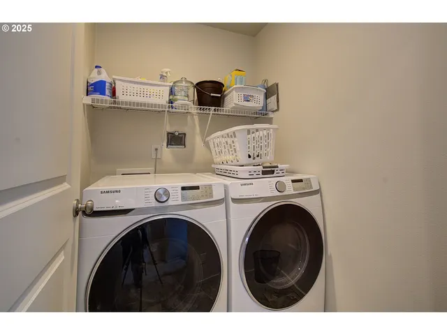 a view of house with backyard