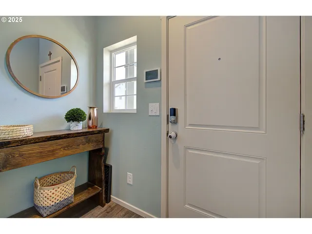 a view of a livingroom with furniture