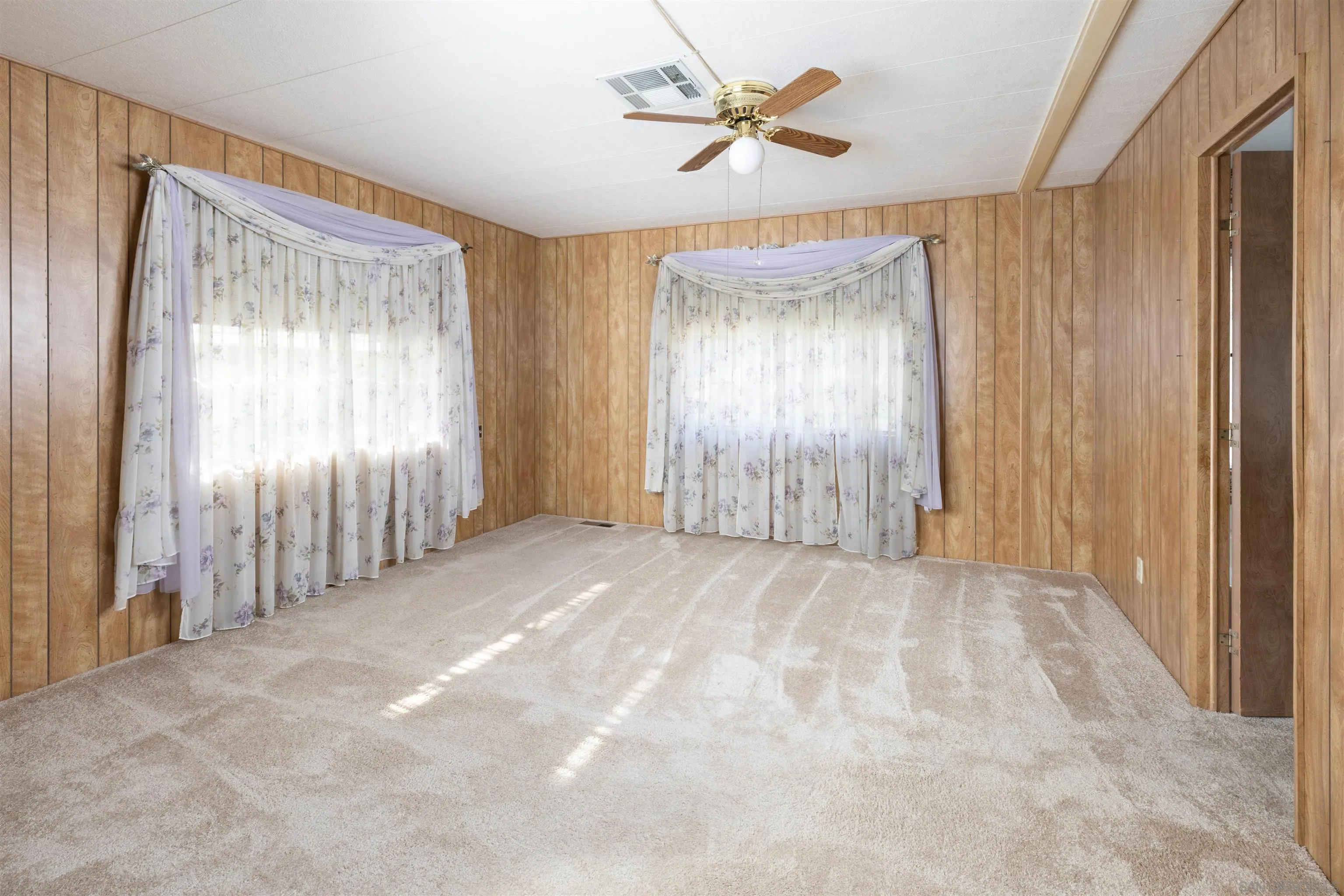 275 South Worthington Street, Unit 105 Spring Valley, CA 91977 - Photo 20 of 25 a view of entryway with a chandelier