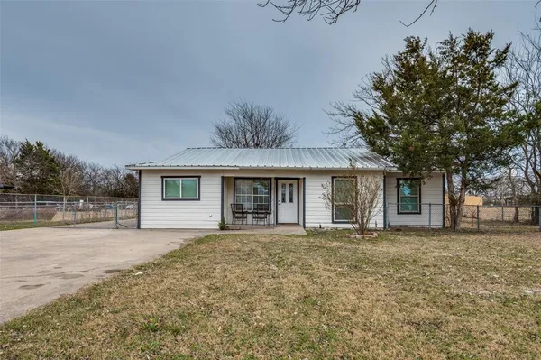 $2,100 | 1326 Johns Avenue, Lancaster, TX 75134