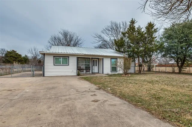 $2,100 | 1326 Johns Avenue, Lancaster, TX 75134