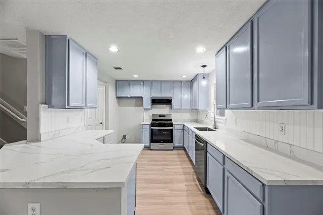 $2,200 | 7606 Hillsdale Park Court, Cypress, TX 77433