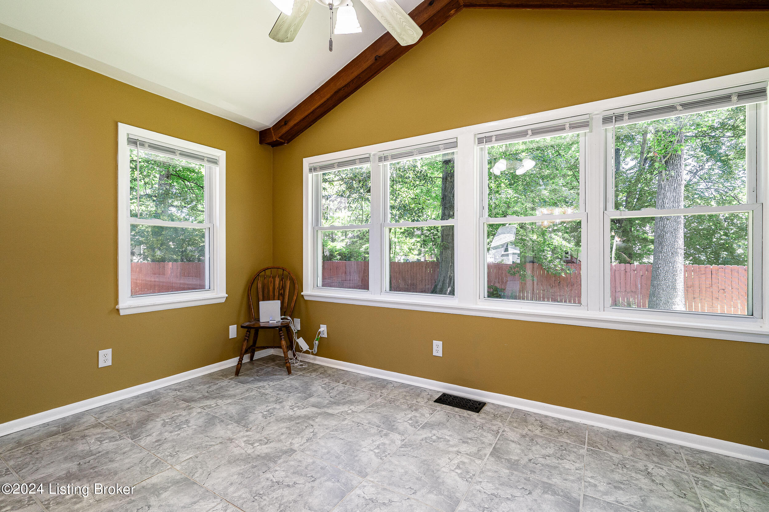 6421 Fernview Road Louisville, KY 40291 - Photo 20 of 52 6421 Fernview Road-34