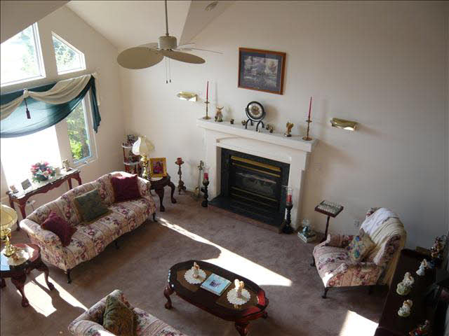 7300 Cinden Road Temperance, MI 48182 - Photo 3 of 13 Great Rm/FP VCeiling