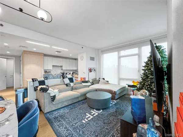 $1,460,000 | 133-27 39th Avenue, Unit 5Q | Downtown Flushing