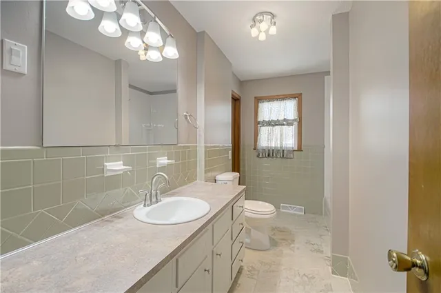 $310,000 | 3925 South Bedford Avenue, Independence, MO 64055