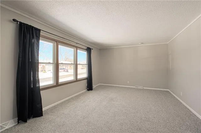 $310,000 | 3925 South Bedford Avenue, Independence, MO 64055