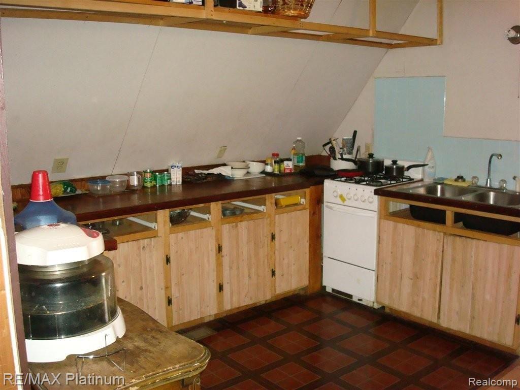 8118 Green Road Fenton, MI 48430 - Photo 8 of 10 Kitchen in In-Law Quarters