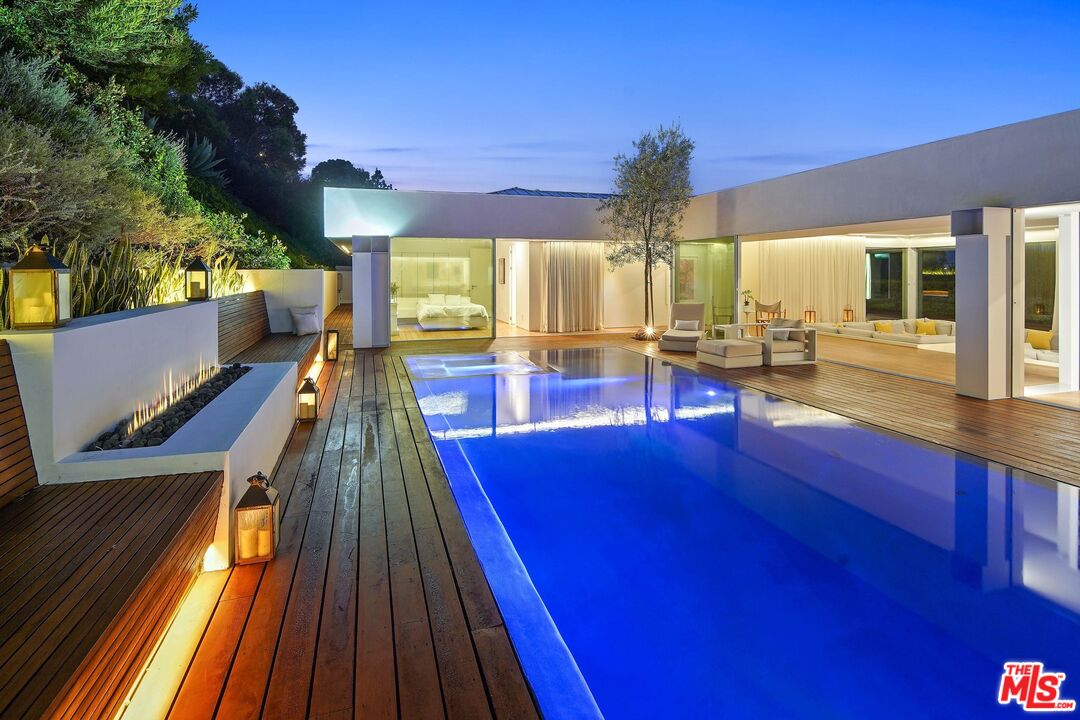 1106 North Hillcrest Road Beverly Hills, CA 90210 - Photo 16 of 21