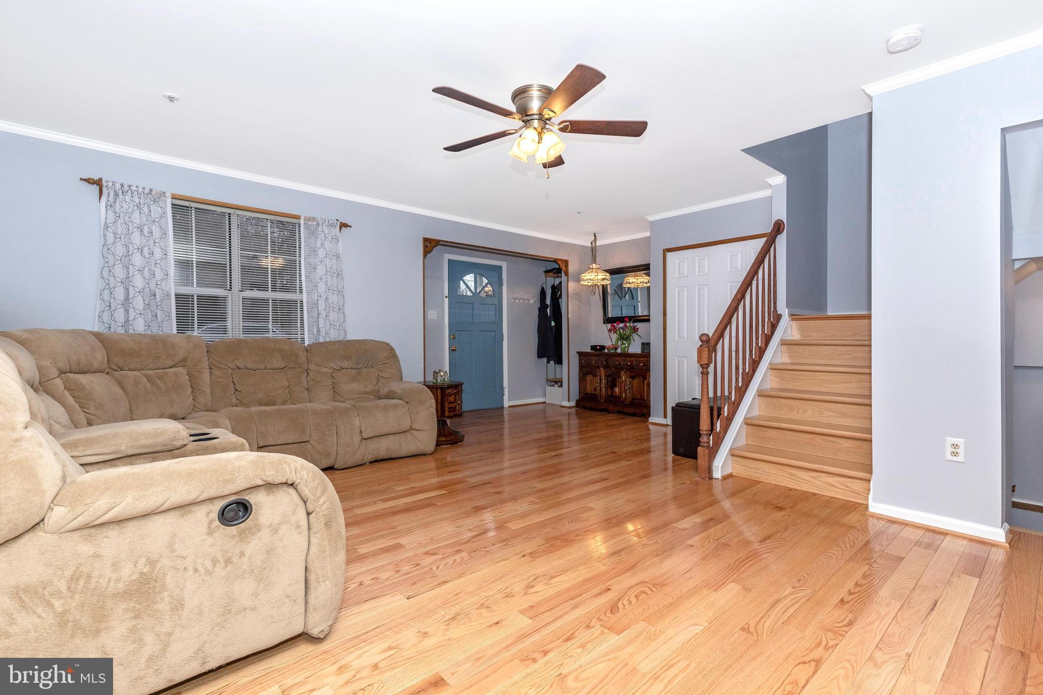 25752 Woodfield Road Damascus, MD 20872 - Photo 4 of 43 Large living room