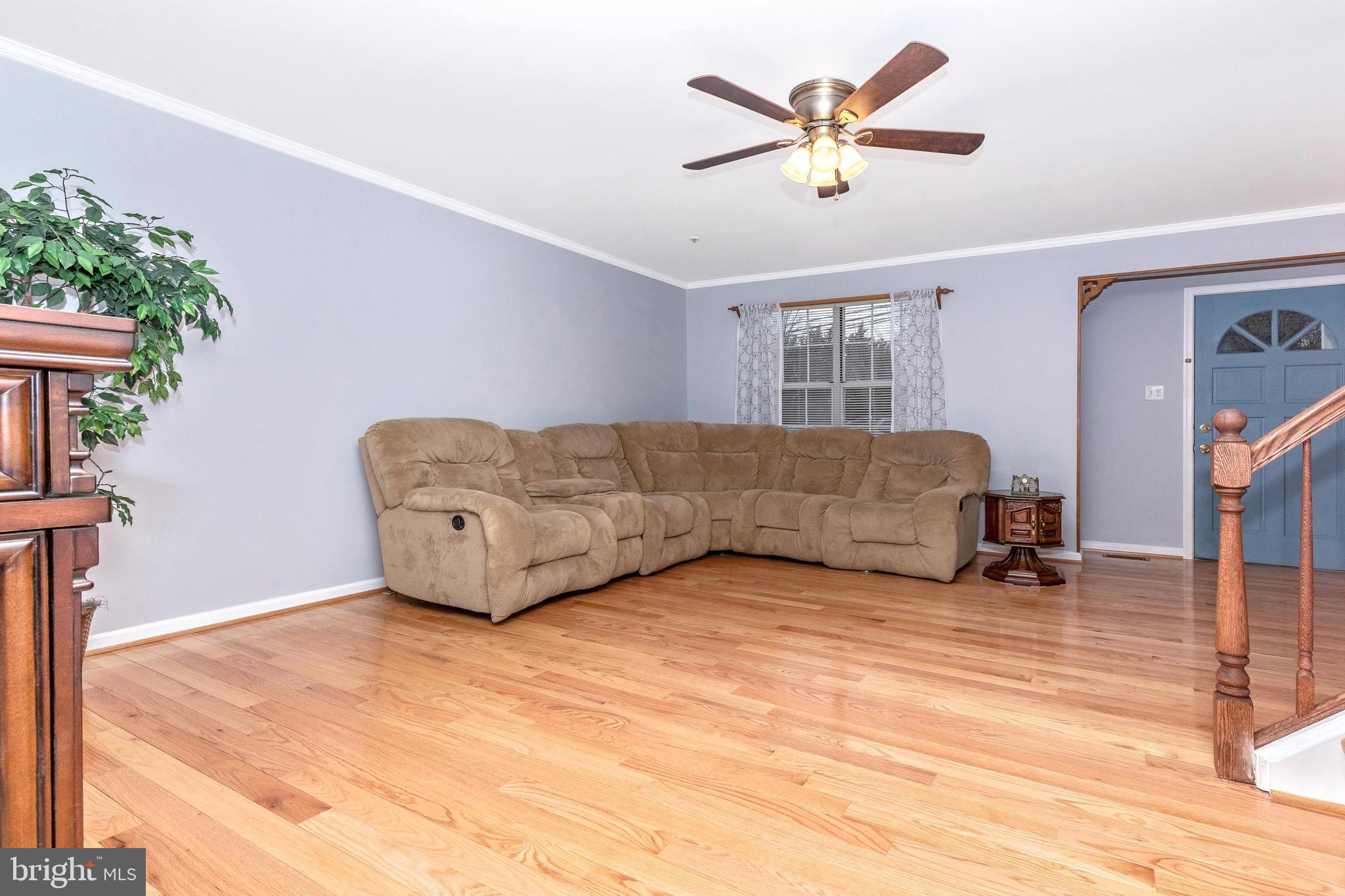 25752 Woodfield Road Damascus, MD 20872 - Photo 5 of 43 Freshly painted Living room