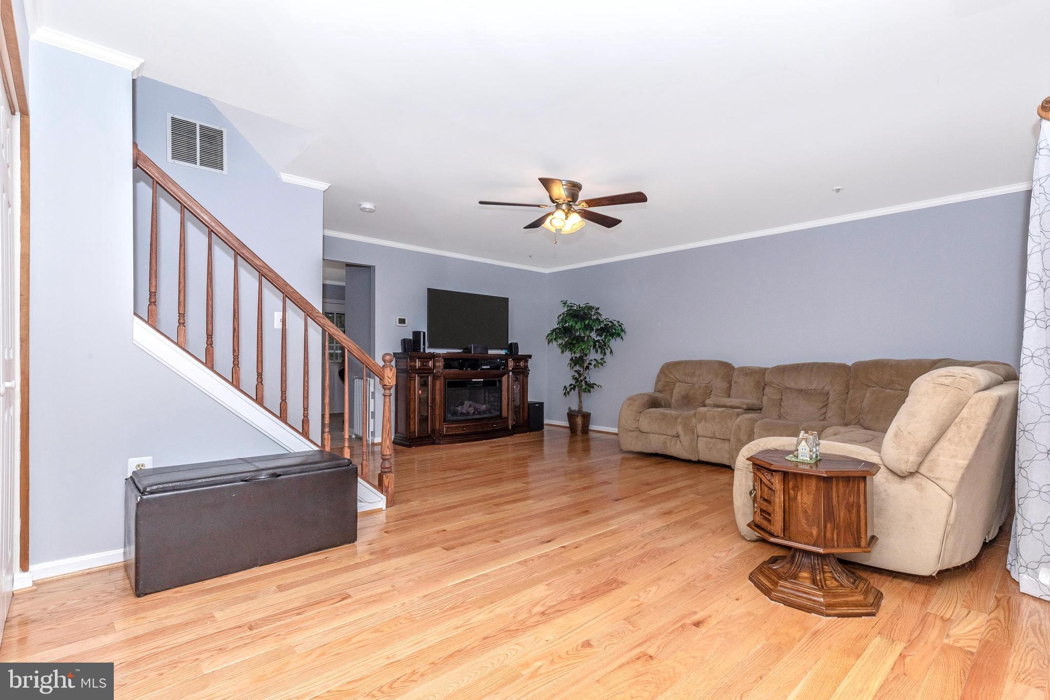 25752 Woodfield Road Damascus, MD 20872 - Photo 6 of 43 Living room