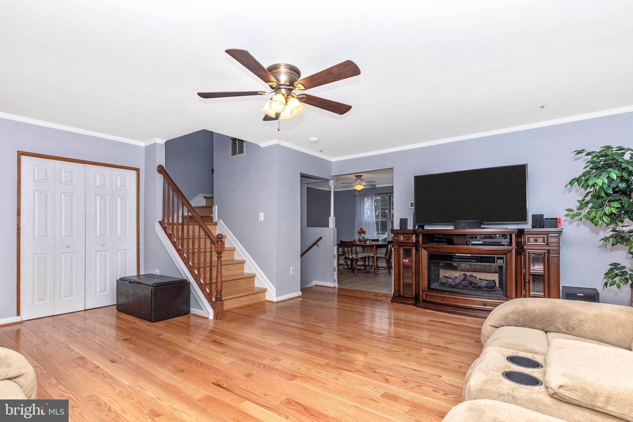 25752 Woodfield Road Damascus, MD 20872 - Photo 8 of 43 Living room